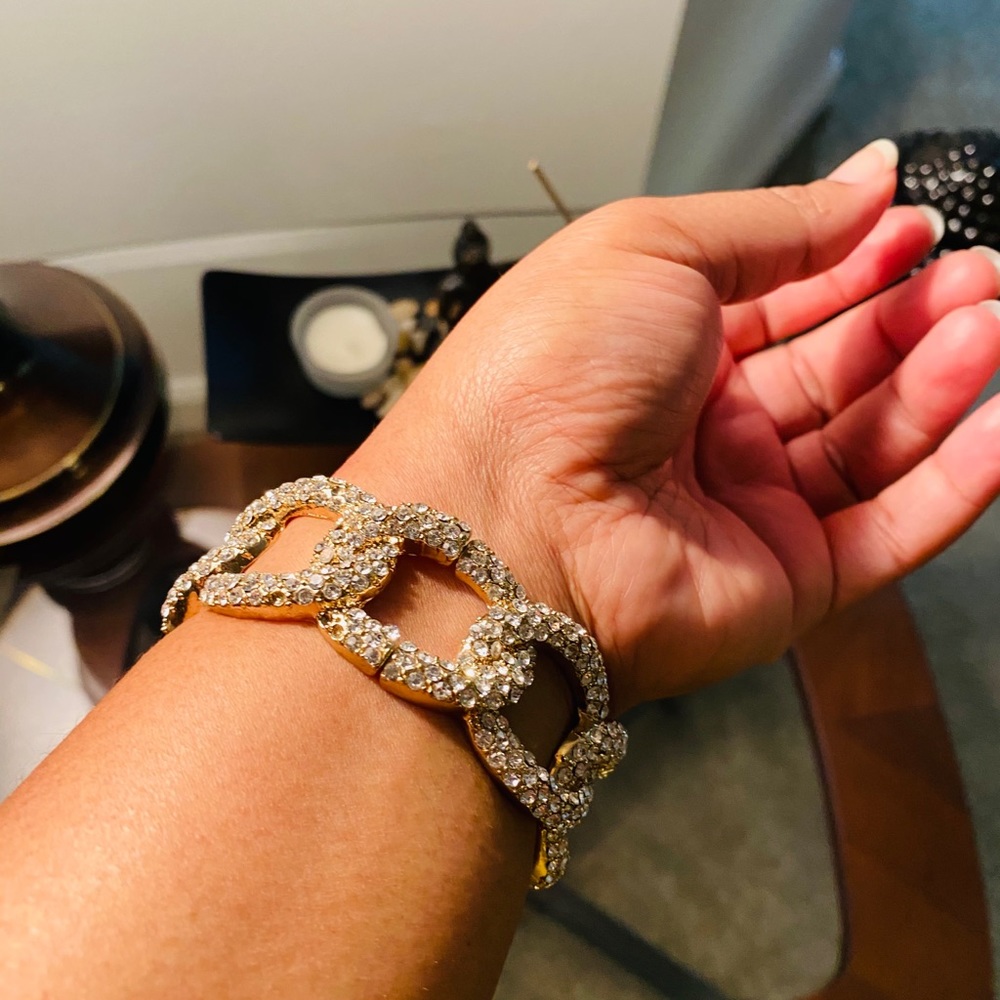 Beautiful Rhinestone Earring and Bracelet Set - Picture 6 of 7